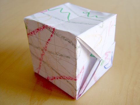 Cubo di carta gonfiabile